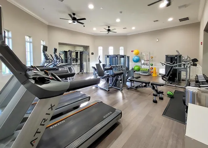 4Br 2Bath Condo Balcony 5Min Conv Center 2020Ft